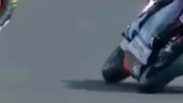#motogp #摩托车比赛 #压弯 #专业动作请勿模仿 #大神控车