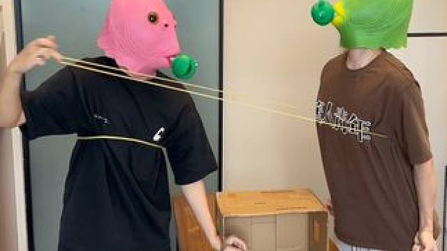 快叫你朋友来看黑箱猜拳挑战#哈哈哈哈哈哈我要笑死了 #男人之间的快乐 #搞笑 #整活 #管不饿