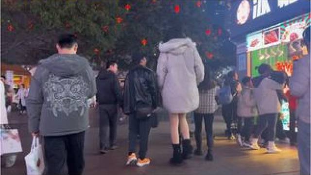 街头搭讪2.16米巨型美女能成功嘛？#脱单 #路人视角 #街拍 #社牛天花板