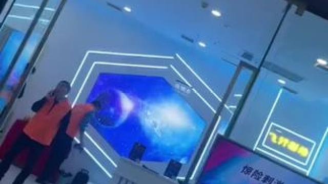 万达三楼的比奇鸟裸眼 9D 飞行影院，为大家带来了前所未有的沉浸式飞行体验！现在，只需 19.9 元