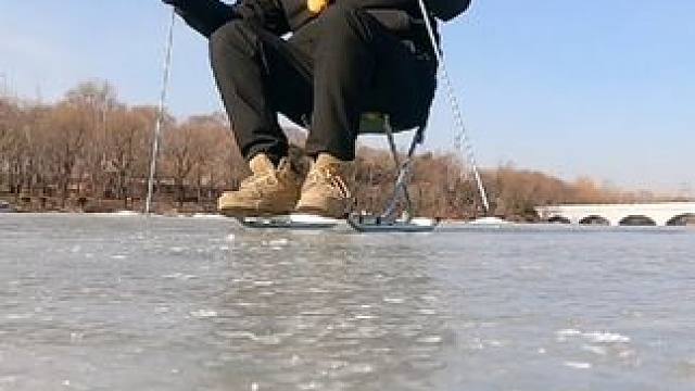 房车穷游河北被热心网友找到开车带我去滑冰，还请我去吃朝鲜美食 #床车旅行 #好心人的帮助 #偶遇 #