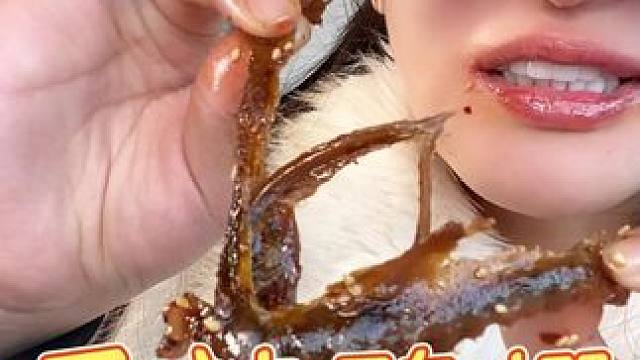 香香辣辣的鸭翅来啦！追剧吃一吃太爽了！#鸭翅#追剧必备零食