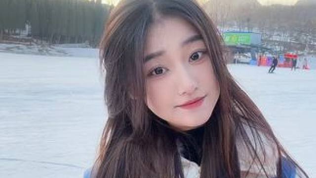 #笨蛋美女 #没有人可以拒绝甜妹 #林海滑雪场 #大连 #甜妹手势舞