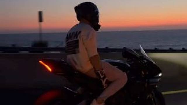 自由在此刻好像更胜一筹 #机车 #雅马哈r1