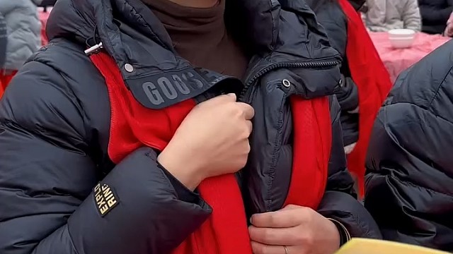 旁边美女表情到位[捂脸][捂脸][捂脸]