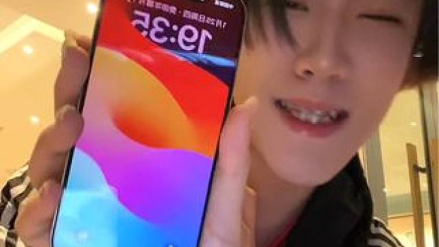 接个电话不小心点开了录像#星巴克 #苹果15pro #内向社恐