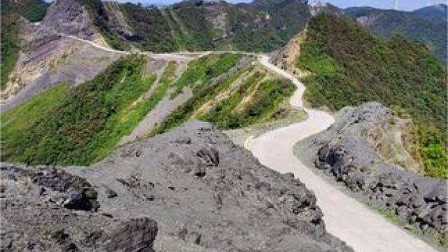 重庆深山意外拍到的，太震撼了