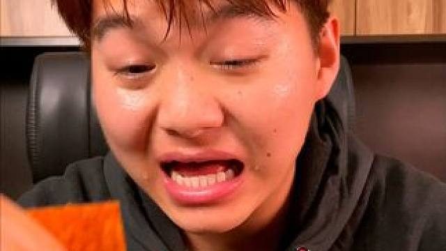 辣条星人看过来，我好久没被辣成这样过了，不信你们试试！ #好吃到停不下来 #追剧小零食 #零食推荐