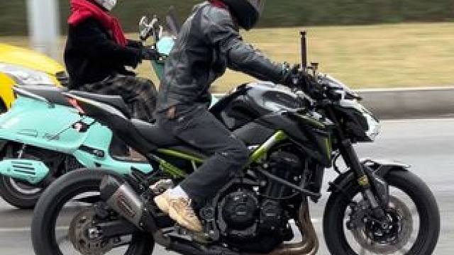 重庆对摩托车的友好程度不输任何地方        #机车 #摩托车 #女骑 #机车摄影 #爱机车爱生