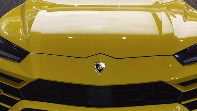 兰博基尼安装防拆抗屏蔽GPS定位防盗系统，开启屏蔽器自动锁车，换卡、抠卡、干扰锁车报警到手机。