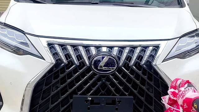 雷克萨斯安装防拆抗屏蔽GPS定位防盗系统，开启屏蔽器自动锁车，换卡、抠卡、干扰锁车报警到手机。