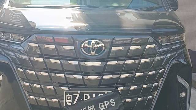 丰田埃尔法安装防拆抗屏蔽GPS定位防盗系统，开启屏蔽器自动锁车，换卡、抠卡、干扰锁车报警到手机。