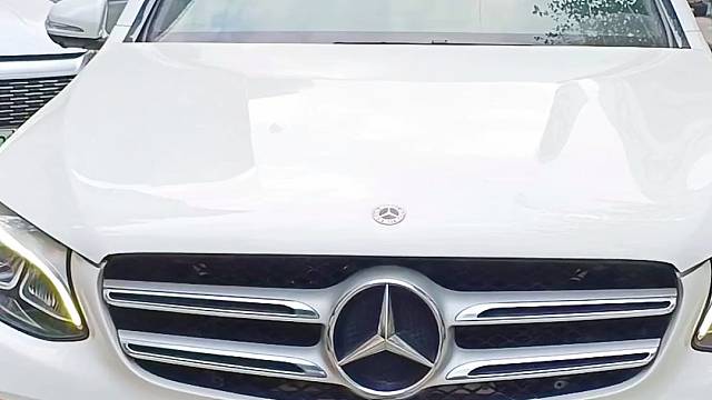 奔驰260安装防拆抗屏蔽GPS定位防盗系统，开启屏蔽器自动锁车，换卡、抠卡、干扰锁车报警到手机。