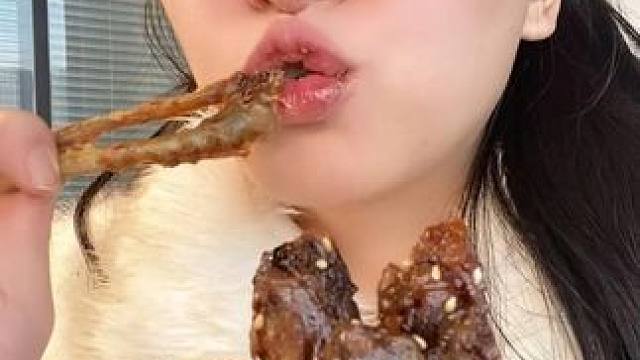 香香辣辣的鸭翅来啦！追剧吃一吃太爽了！#鸭翅#追剧必备零食