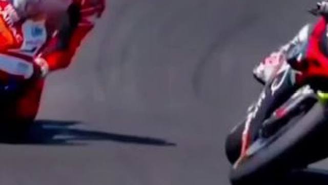 #摩托车比赛 #压弯 #motogp #滑胎过弯 #专业动作请勿模仿