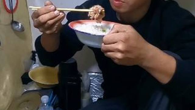 终于把小房车修好了太开心了，为了庆祝奢侈一把晚上做免费大餐吃 #床车旅行 #床车生活 #修车那点事 