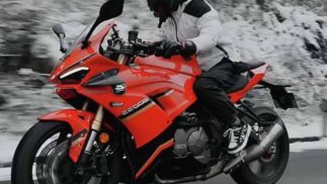 “有人冬天封车，有人骑车看雪”