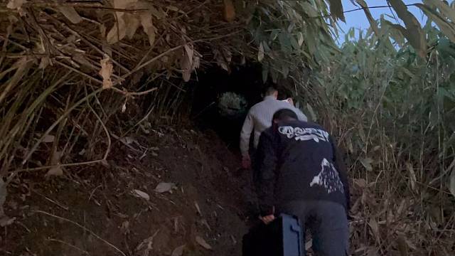 山水的风，下山的人。