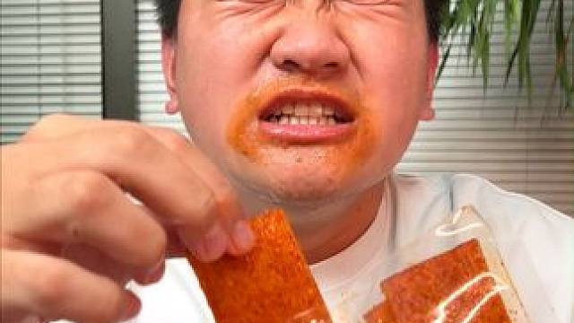 辣条星人看过来，我好久没被辣成这样过了，不信你们试试！ #爆辣#辣条#根本停不下来