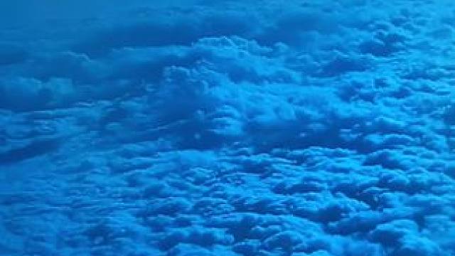 #无滤镜的美 落地#蓝色治愈系 @DOU+小助手