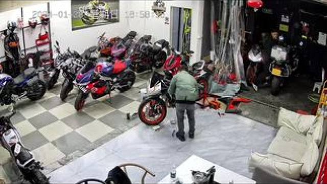 几年不倒车 一倒笑几年
#机车