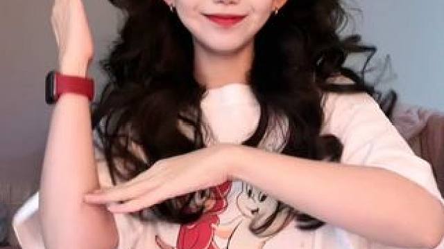 想看看老婆们的新年美甲#手势舞 #甜妹 #处女座