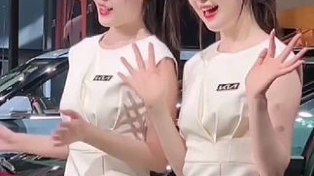 #车展模特 #模特美女 #邻家女孩 #车模跟拍 平面模特 车展美女 养眼 人美心善 街拍美女穿搭 全