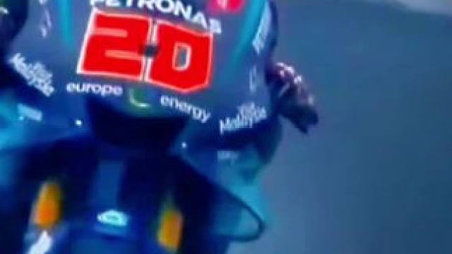 #摩托车比赛 #压弯 #motogp王杰 #专业动作请勿模仿 #滑胎过弯