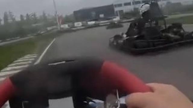 开卡丁车的时候你在想什么#周末去哪玩 #卡丁车 #一速赛车乐园