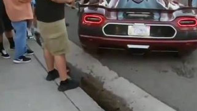 人家超跑聚会 ，这家伙又不请自来，川崎H2R。#川崎h2追高铁 #每个男人都有一个机车梦 #车友聚会