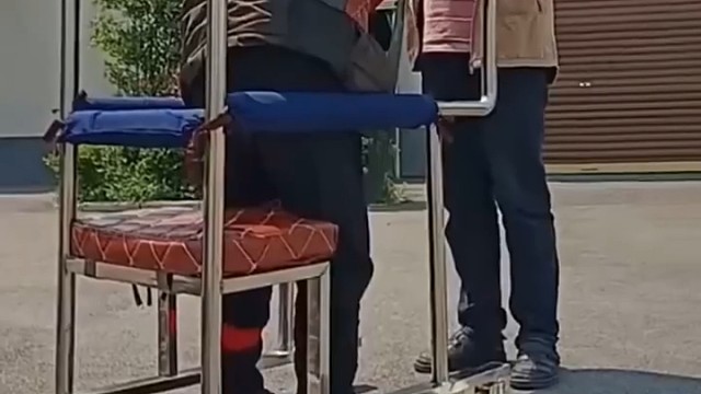 针灸治疗是另一种常用的中医治疗方法。通过刺激特定的穴位，可以调和气血、疏通经络，从而改善肌肉萎缩和无