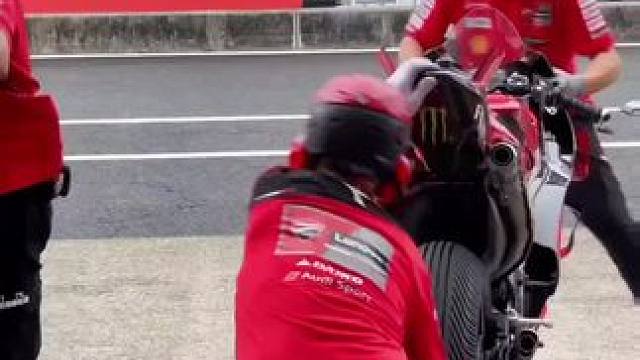 #motogp杜卡迪 #摩托车比赛 #滑胎过弯 #大神控车 #专业动作请勿模仿