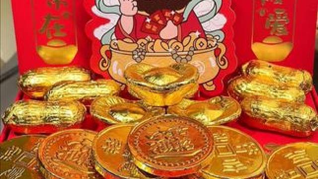 满满金币巧克力的新年礼盒，口感丝滑浓郁，香甜不腻，包装也特别喜庆！#巧克力#零食推荐#巧克力控#年货