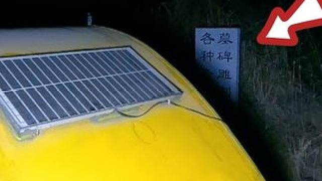 天黑找不到地方住无奈只能在墓碑店过夜了，晚上看着后脊背都发凉 #自行车拖挂小房车 #床车生活 #冬季