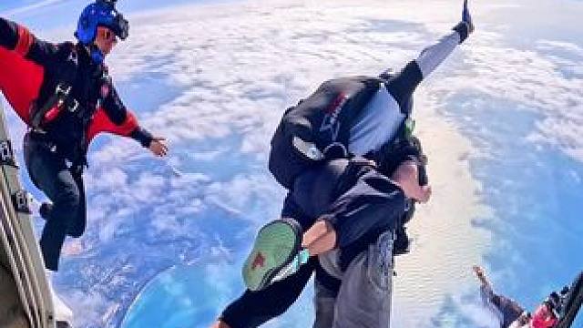 风和你都是自由的
#三亚#跳伞
#去三亚找小马哥跳伞系列
#小马哥带你看大海
#跳伞教练小马哥