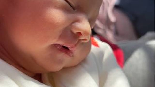 若不是你突然闯进我生活，
月底的我至少还有200多
#人类幼崽 #被你萌化了