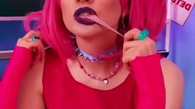 口香糖的奇葩吃法，最后简直太惊险了！#万万没想到 #黑暗萝莉大美 #沙雕老外 #老外真会玩 #脑洞大