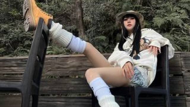 女生穿大黄靴太帅啦#拍照 #拍照姿势 #骆驼马丁靴 #穿搭 #辣妹