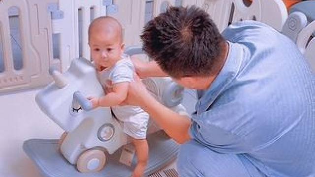 崽她爸辛苦了#晒出越养越上头的人类幼崽 #人类幼崽 #穿尿不湿的萌娃