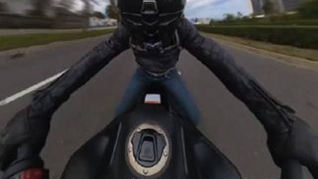 听声音你觉得他跑多少？#800nk #国外道路请勿模仿 #国际春