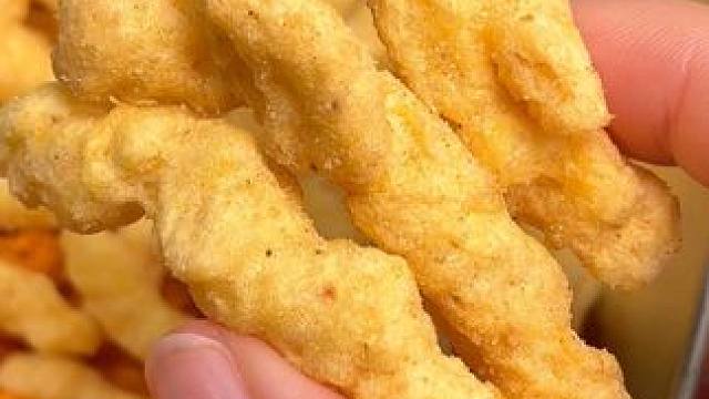 吃腻了薯片薯条赶紧试试粟一烧 酥酥脆脆，香香辣辣，浓浓玉米香，真的特别好吃#粟一烧#薯片#薯条#零食