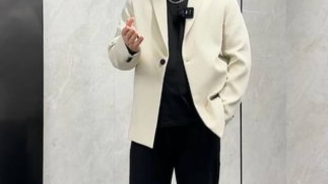 胖子成年后，别再穿的花里胡哨了，试试这款一粒扣小西装，简单干净显气质 #微胖穿搭   #轻熟穿搭  