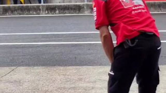 #摩托车比赛 #滑胎过弯 #大神控车 #专业动作请勿模仿 #贴地飞行