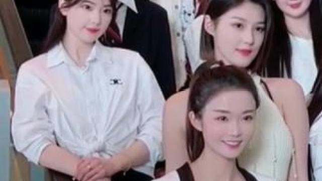 #车展模特 #模特美女 #邻家女孩 #养眼 车模跟拍 平面模特 车展美女 我喜欢的女孩 人美心善 美