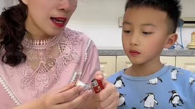 #万万没想到 #母子日常 #亲子互动
这不可不能啊？？？蜡烛在水底怎么还能燃烧呢？？？