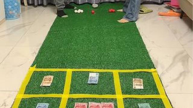 她凭什么能拿走320元#趣味游戏 #在家做游戏 #生活需要点乐趣 #聚会游戏 #一起玩游戏