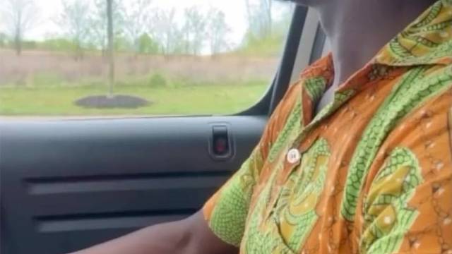 看到某人来了，开心的反应.