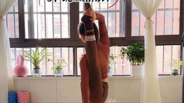 利用瑜伽轮加强我们的核心力量，体式更稳定，深入，平时也可以用来灵活脊柱、开肩美背，初学者新手好帮手#