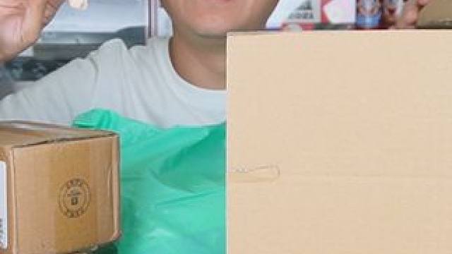 花200元在拼多多买了一箱快递盲盒，居然只有9个件，是亏还是赚？ #开箱测评 #盲盒开箱 #快递盲盒