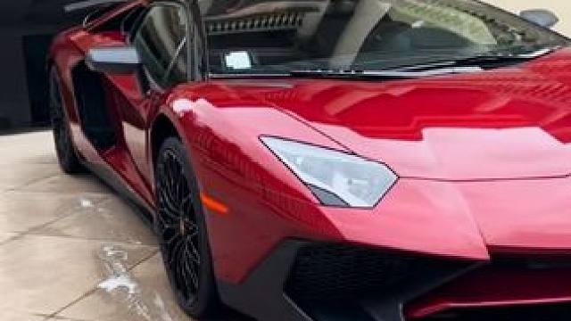 #兰博基尼 #兰博基尼aventador 。这车有卵用。回家过年都去不了。只会铲地。